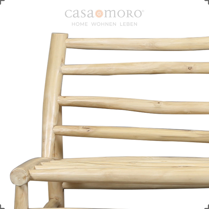 Sofá de três lugares em teca, 180 × 86 × 72 cm, estrutura em madeira natural com almofadas de assento e encosto