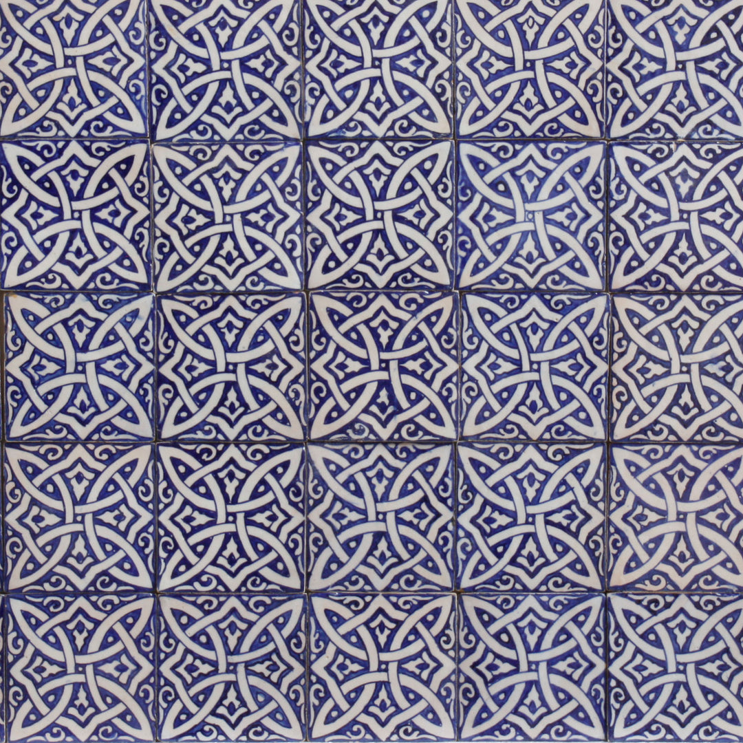 Azulejo pintado à mão – Ornamento mourisco entrelaçado