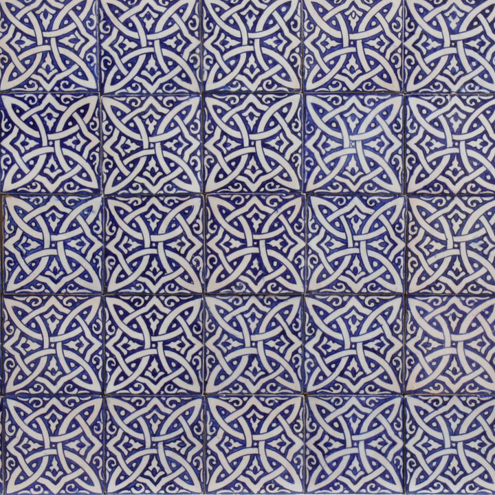 Azulejo pintado à mão – Ornamento mourisco entrelaçado