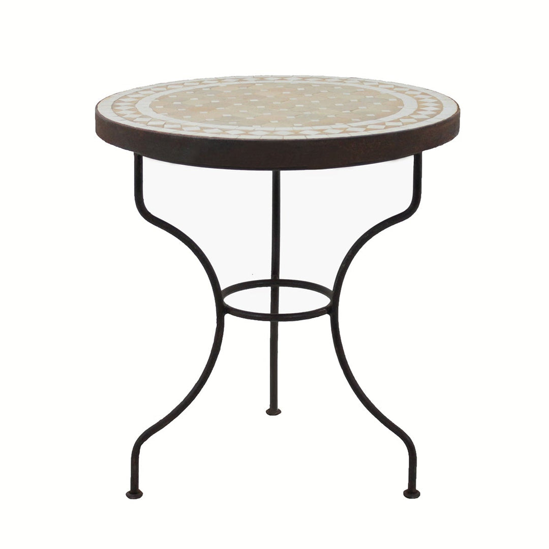 Mesa auxiliar com tampo em mosaico e estrutura robusta em ferro, ideal para o jardim ou a varanda