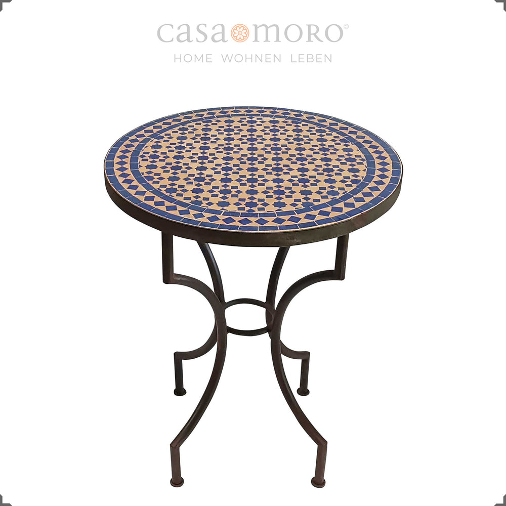 Mesa de jardim artesanal com tampo redondo em azulejo – ideal para duas pessoas