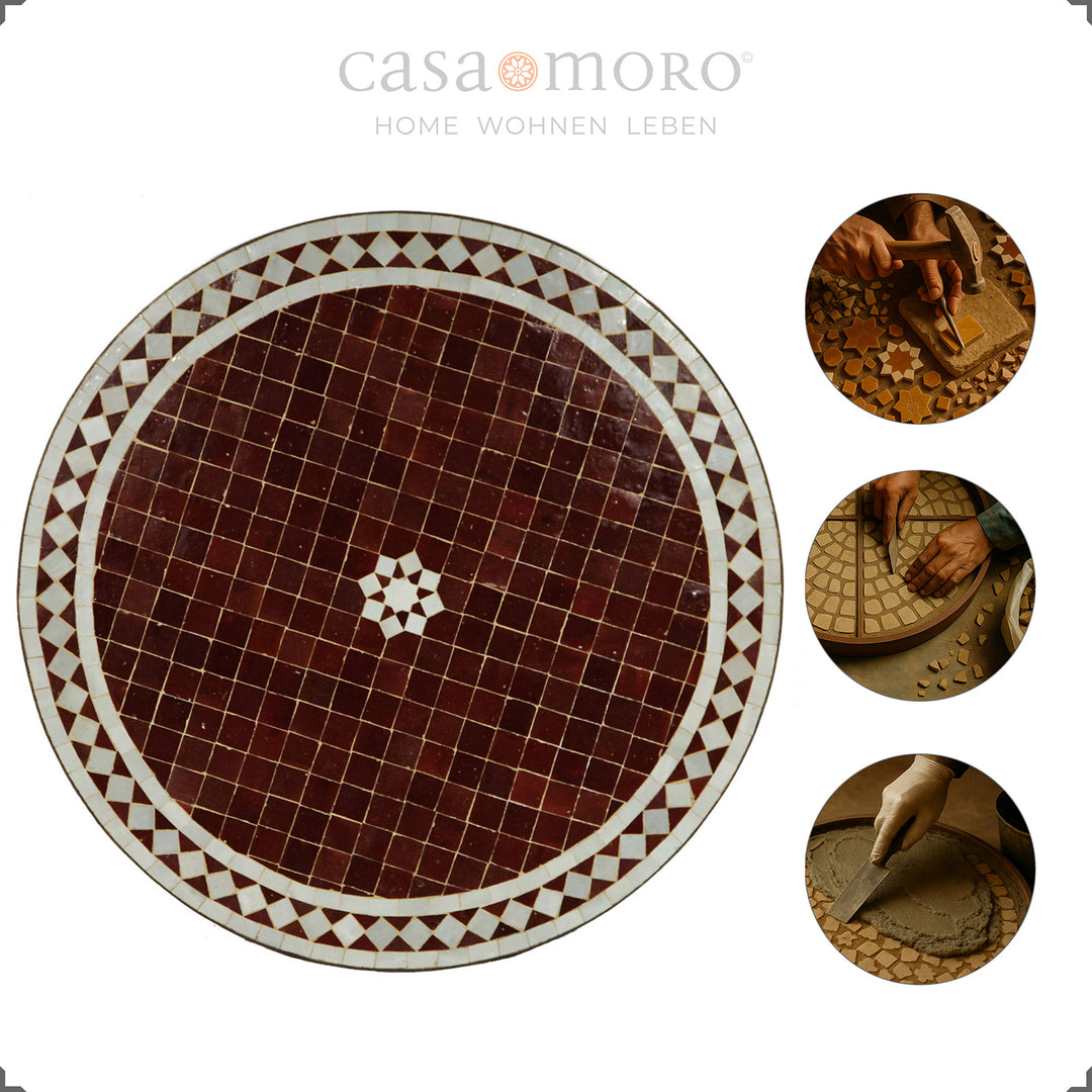 Mesa redonda de mosaico com 60 cm de diâmetro no jardim, acompanhada de cadeiras, com um toque marroquino para o exterior