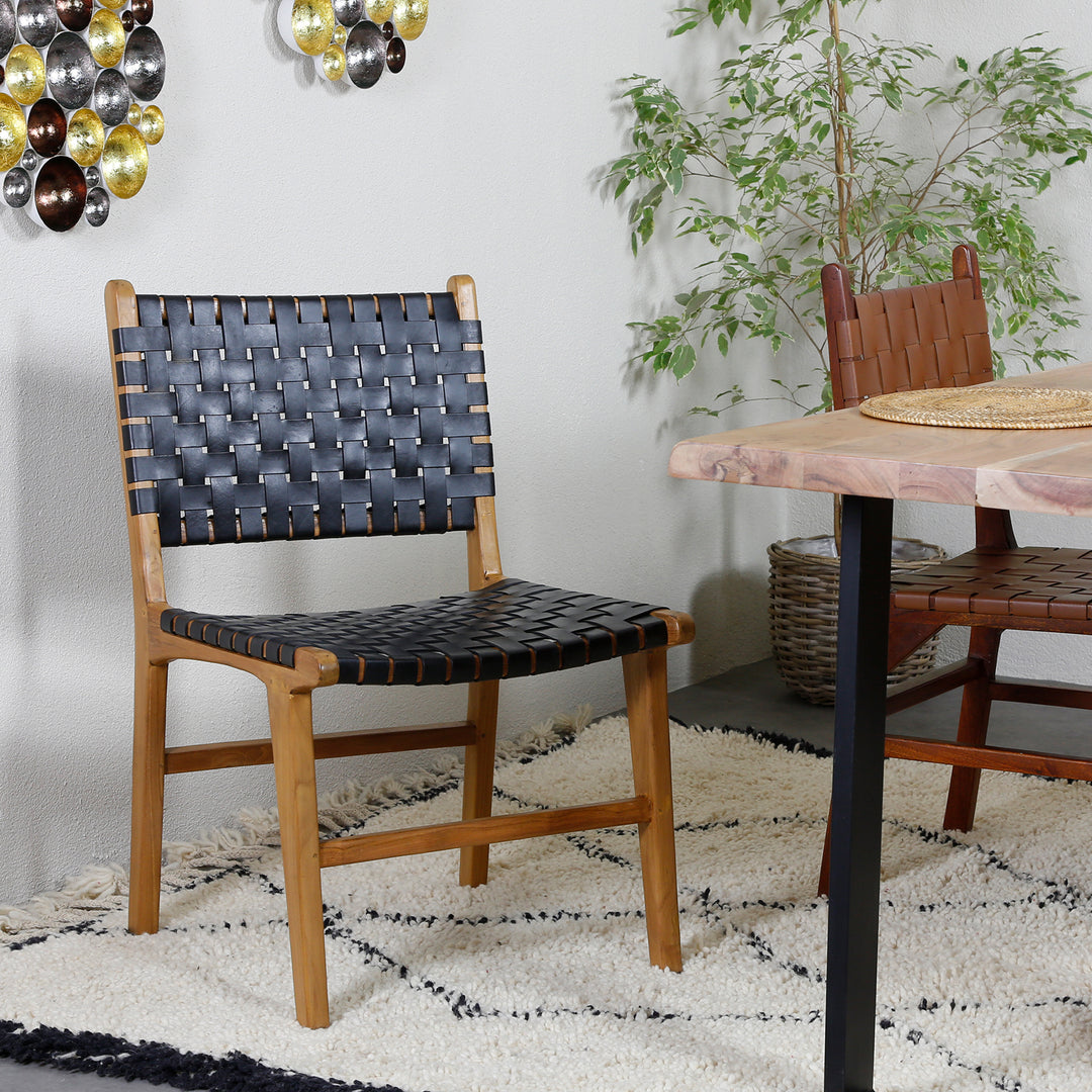 Cadeira de sala de jantar em couro preto