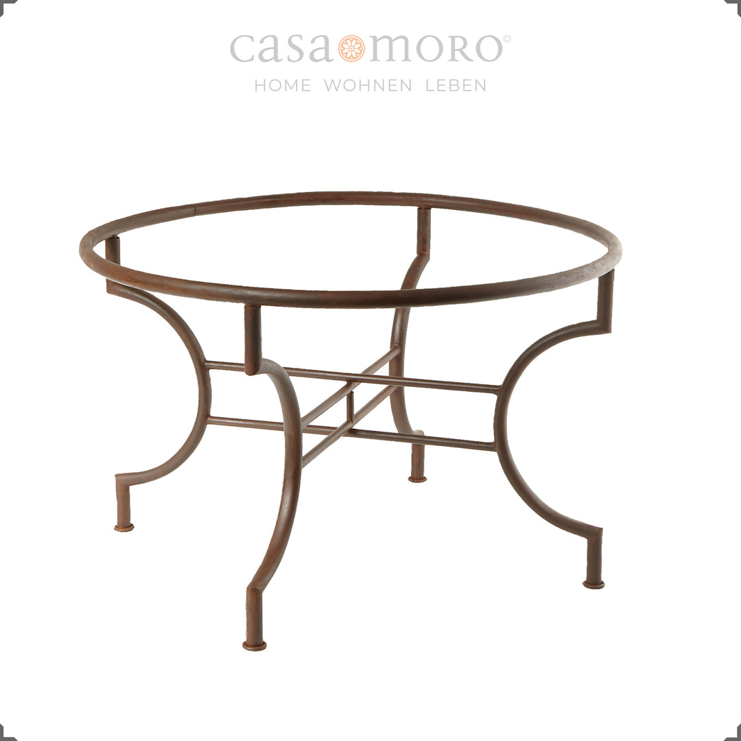Estrutura metálica elegante com acabamento em ferrugem envelhecida e linhas simples – robusta e elegante