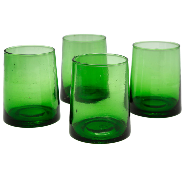 Copos de cocktail com uma estrutura de vidro dinâmica – verdes, resistentes e personalizados