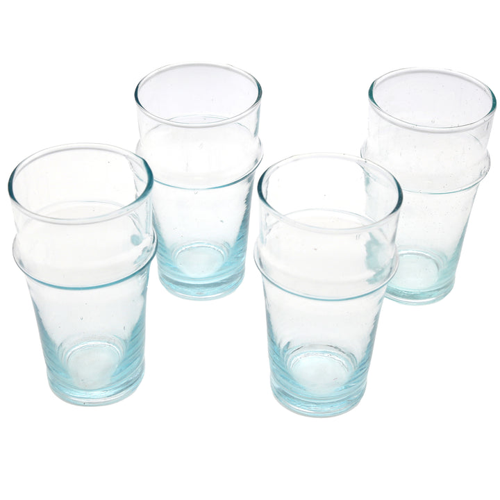 Copo de sobremesa com um visual transparente – soprado à boca, com delicadas bolhas de ar