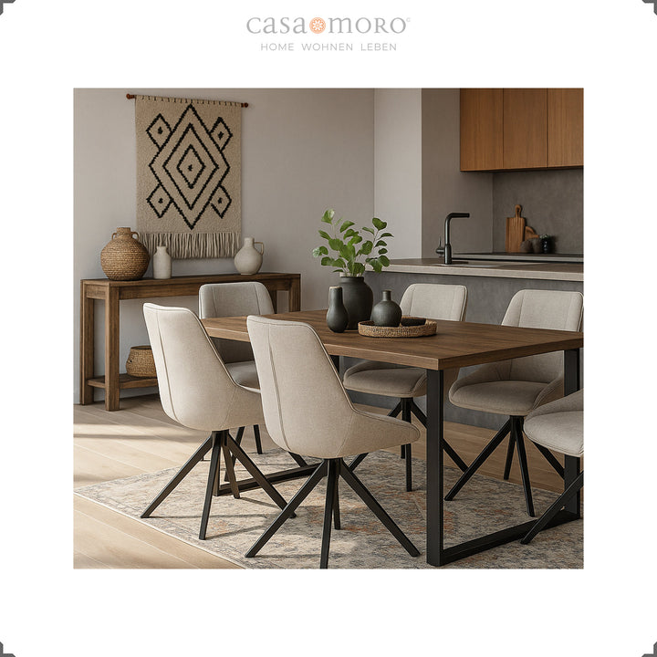 Sala de jantar com seis cadeiras estofadas giratórias a 360°, em cinzento claro e estrutura metálica preta – ambiente harmonioso com mesa de madeira, tapete e decoração de parede