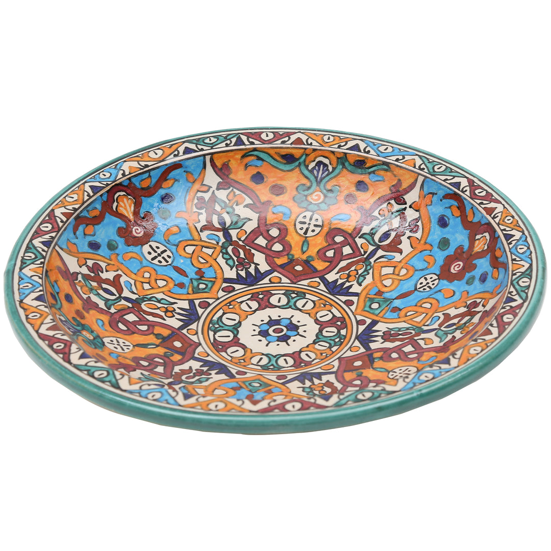 Taça de cerâmica marroquina pintada à mão com ornamentos florais e geométricos coloridos