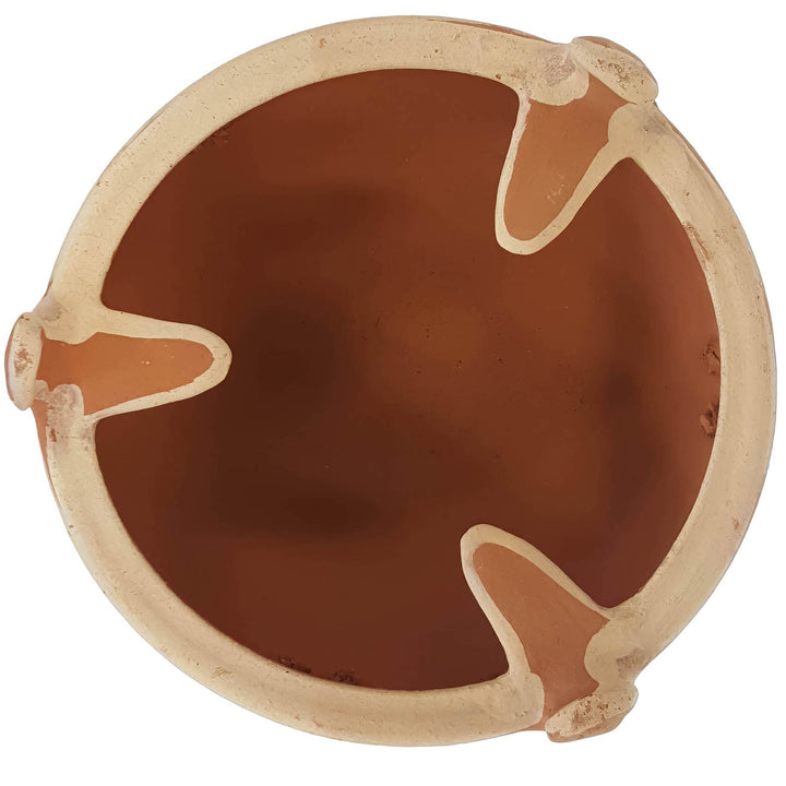Vista superior do aquecedor de barro para tajine, mejmar marroquino para carvão vegetal, utilizado como grelhador de mesa para tajine