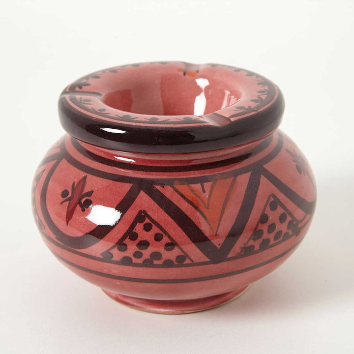 Cinzeiro de cerâmica vermelho