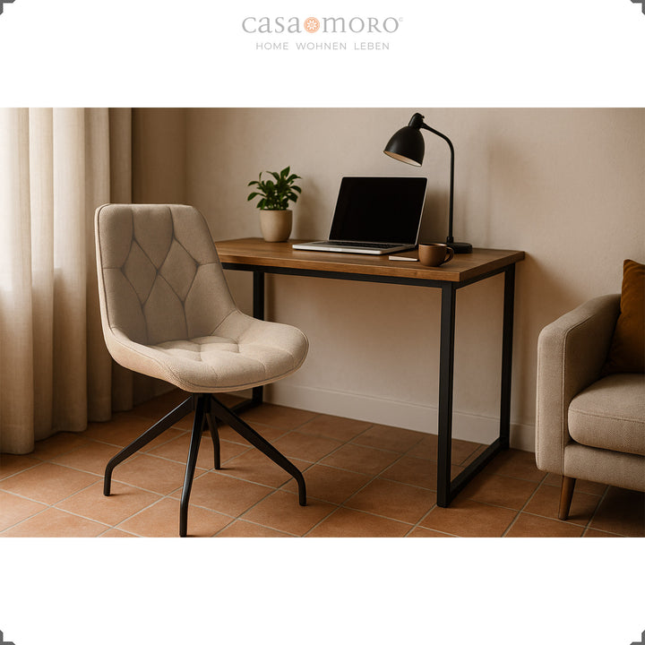 Cadeira estofada giratória a 360° em castanho com estrutura metálica preta – elegante cadeira giratória para secretária num escritório doméstico moderno com tons de madeira e bege