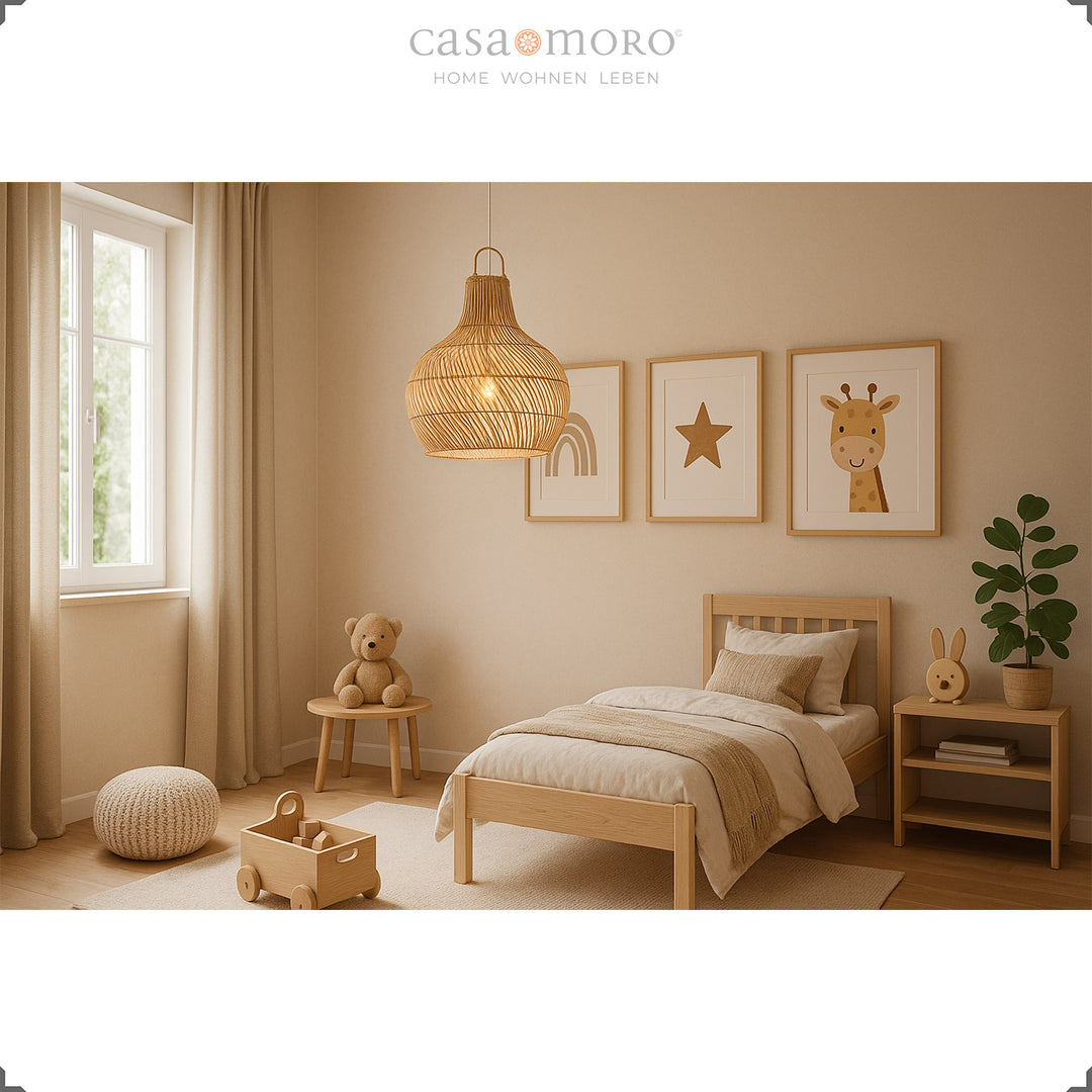 Candeeiro de rattan feito à mão para o teto do quarto das crianças, com luz quente e um ambiente natural