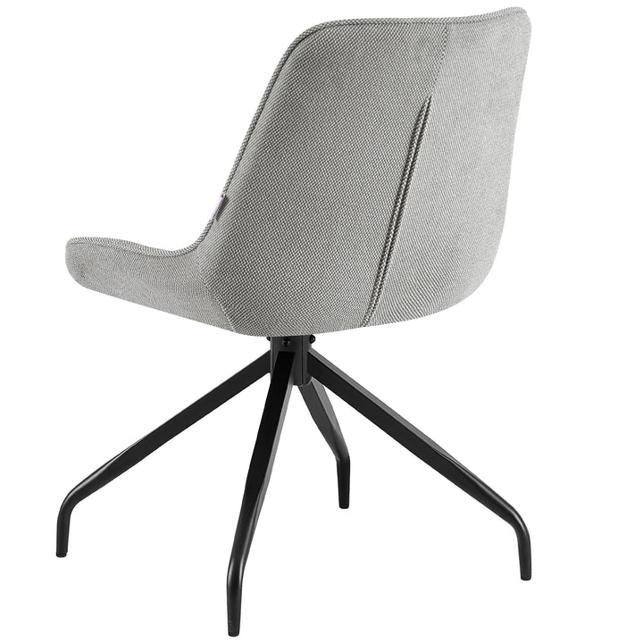 Cadeira de sala de jantar cinzenta com rotação de 360° e estrutura em metal preto – recanto de leitura acolhedor com mesa de apoio, manta e luz quente