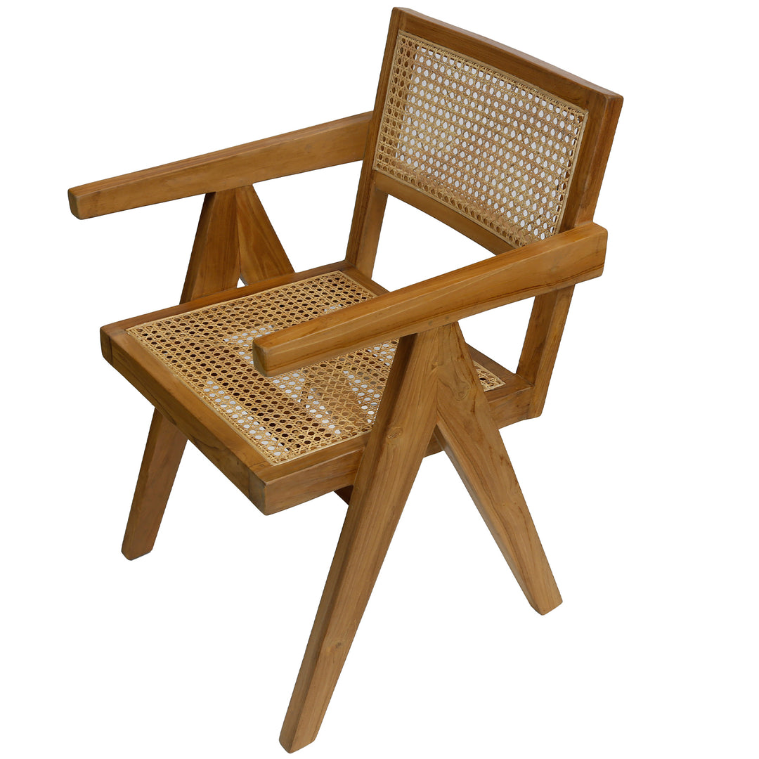 Poltrona em teca maciça com encosto em vime vienense, com uma delicada estrutura em rattan na cor natural