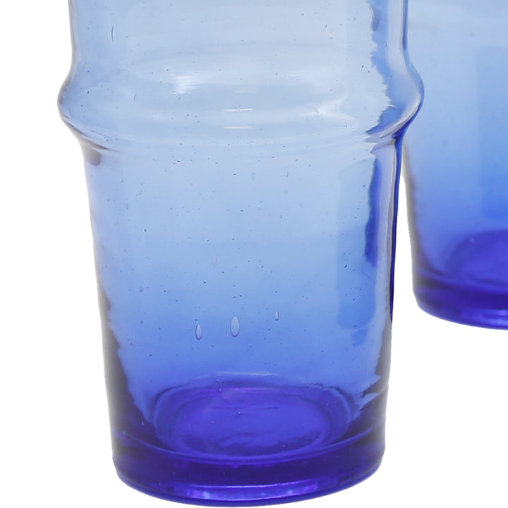 Conjunto de copos no dia-a-dia: servidos com chá gelado, limonada, café expresso e cappuccino – com elegância em tabuleiros de madeira