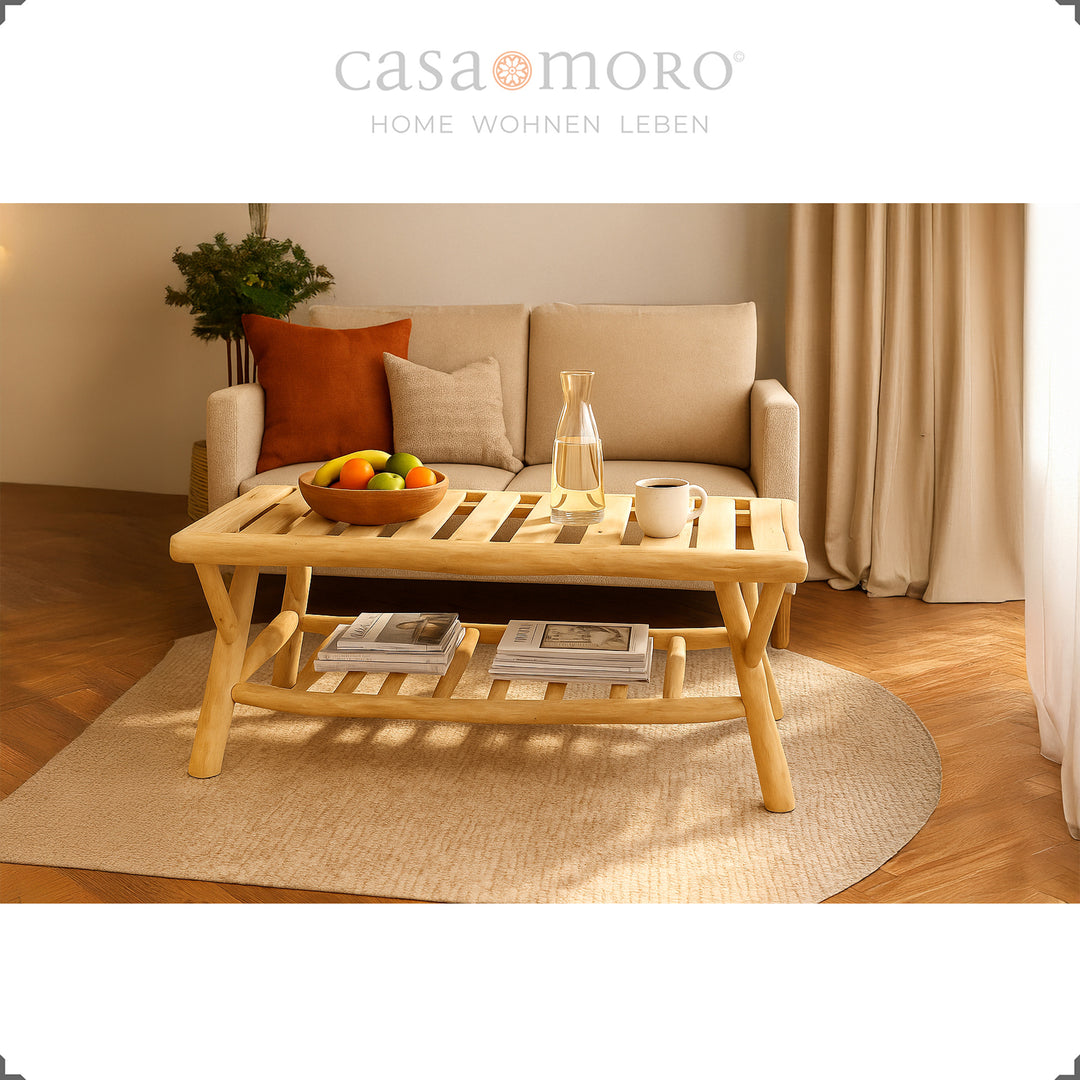 Mesa de centro maciça em madeira, versátil na sala de estar e no jardim